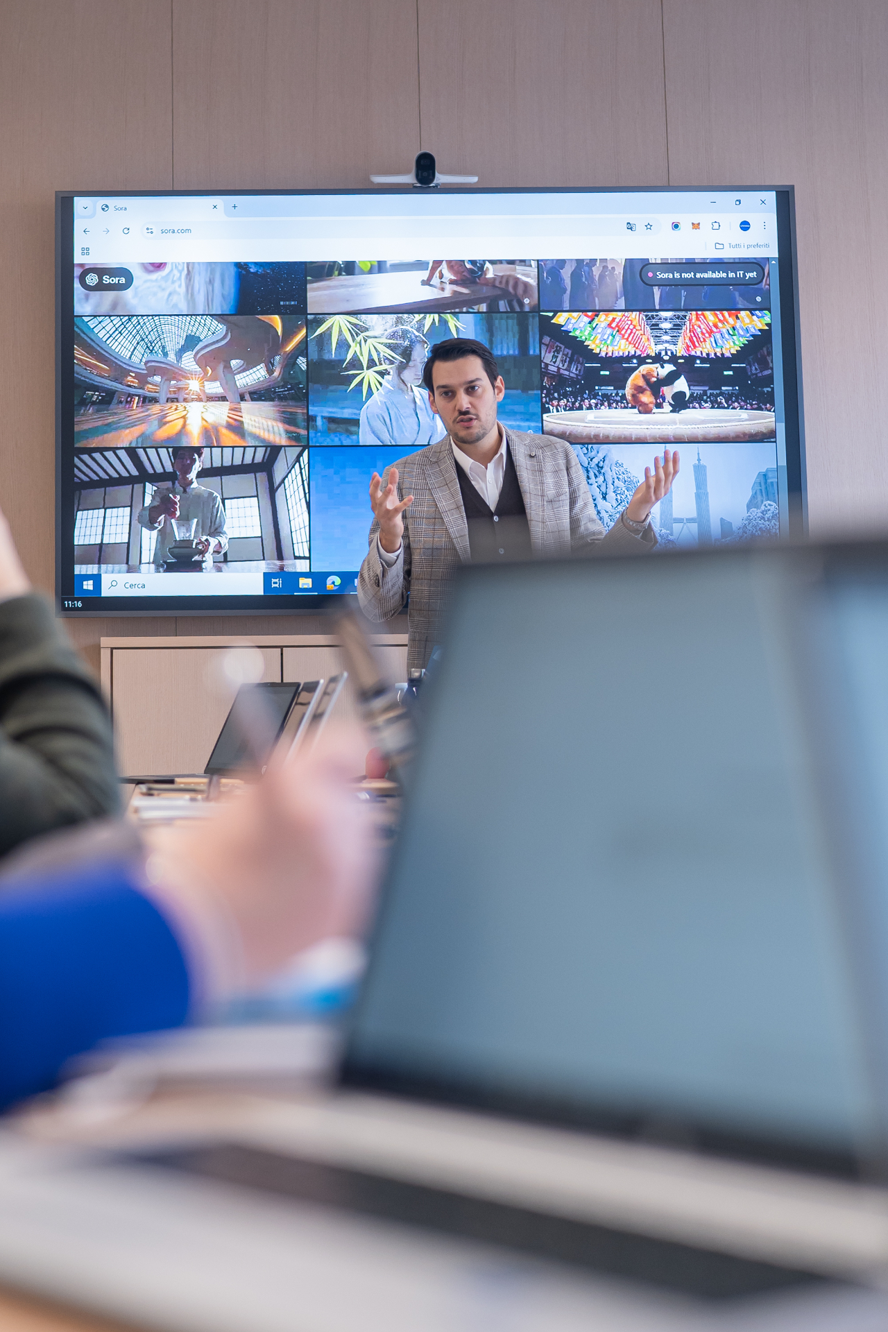 Matteo Scutifero durante un intervento su AI e trasformazione digitale